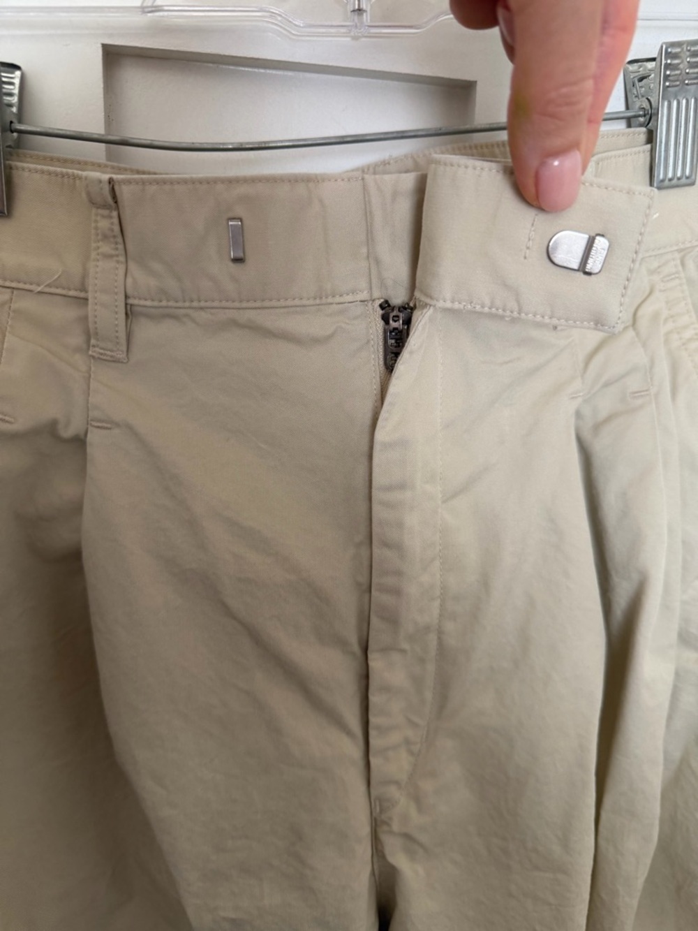 Uniqlo High Rise Tapered Wide leg Pleated Pants Beige Tan Cotton Size 2 - Picture 5 of 10